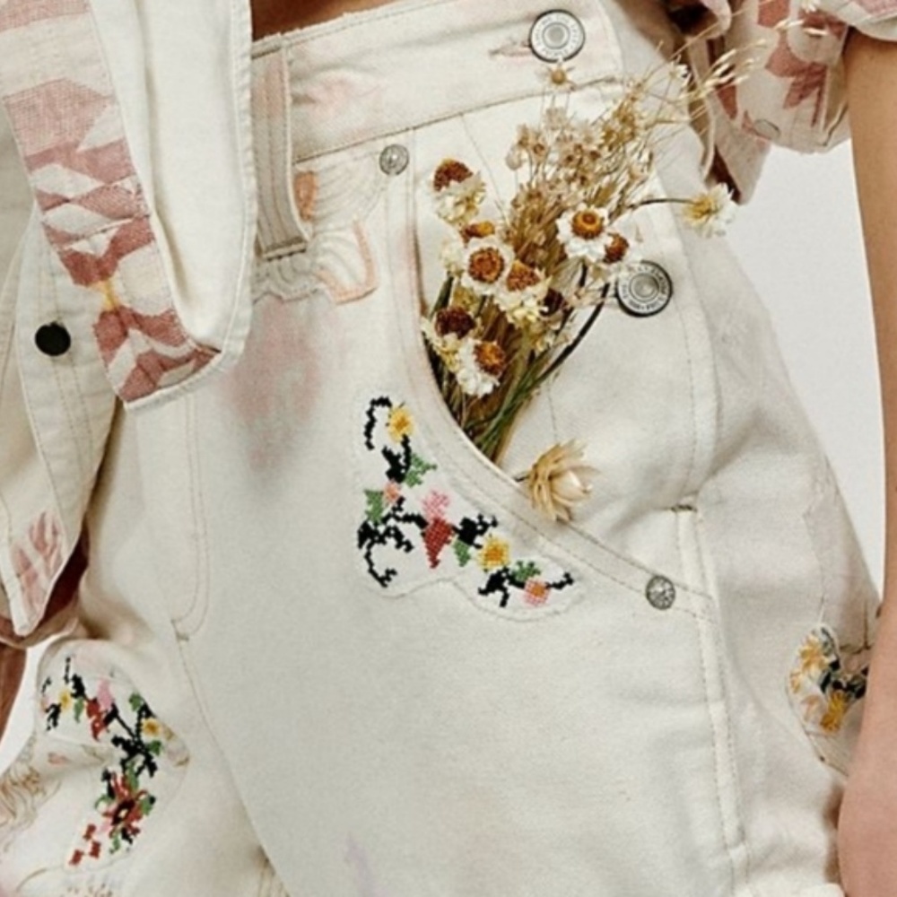 FREE PEOPLE - Love Alive Boyfriend Jeans NWT - Picture 4 of 9